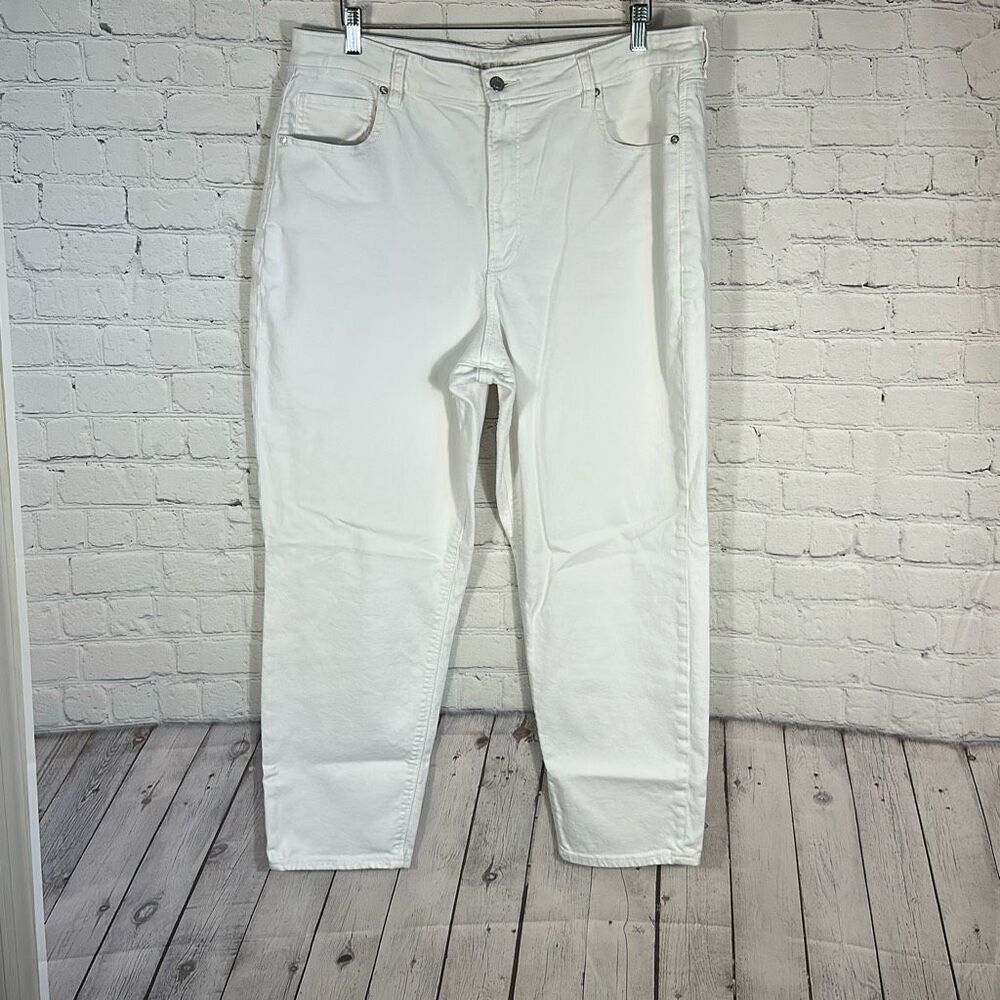 American Eagle Mom Jean White Tapered High Rise  Womens Jeans size‎ 18 Regular
